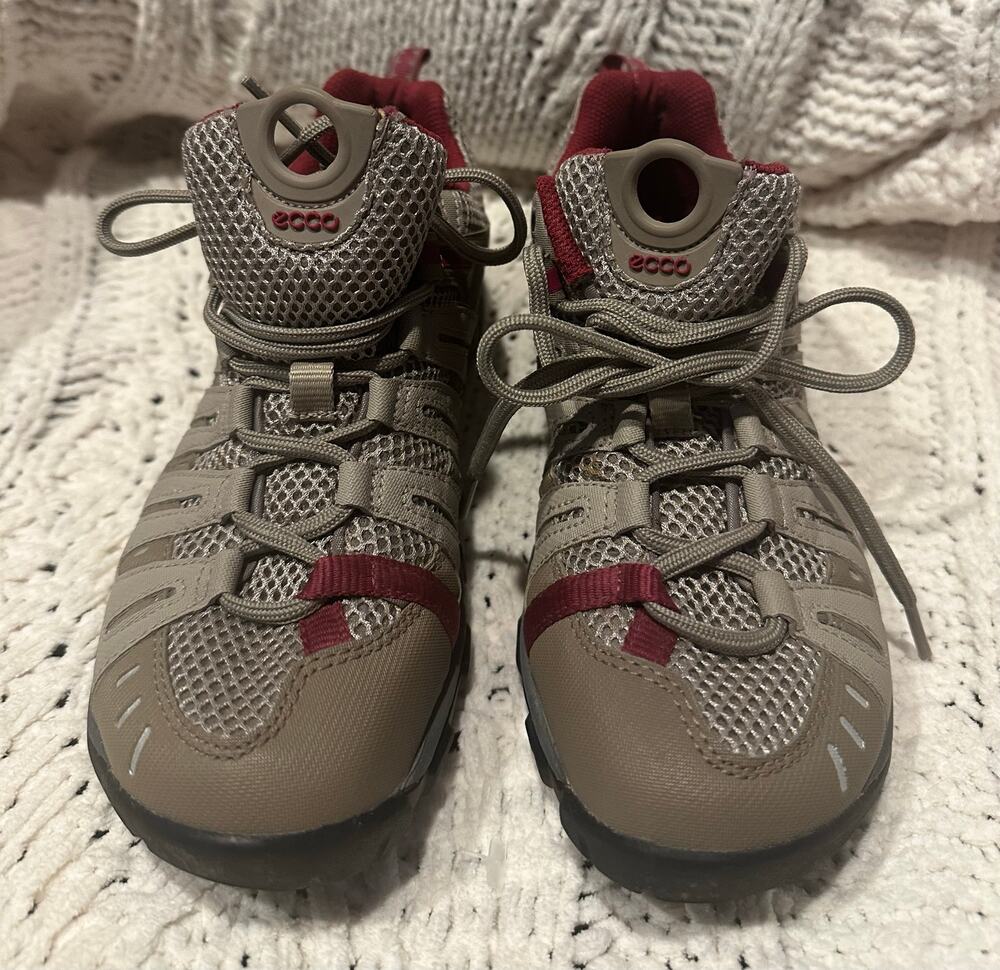ECCO "Receptor" maroon gray mesh waterproof hiking shoes. Women's 6-6.5 Outdoors